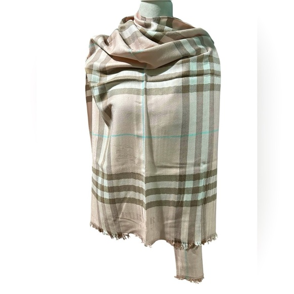 Burberry wide scarf - Picture 3 of 6